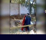 Парни балдеют от безумного сквирта девушки и продолжают трахать